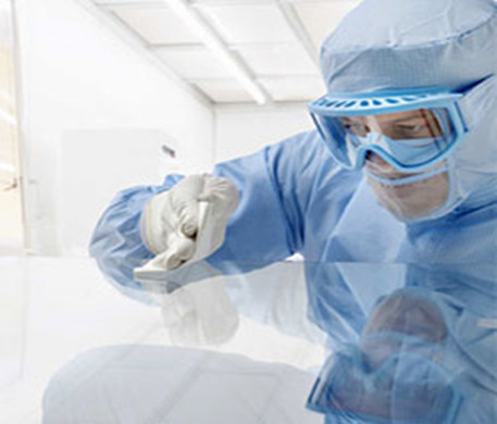 Cleanroom Cleaning: Proper Surface Technique for Wiping Windows